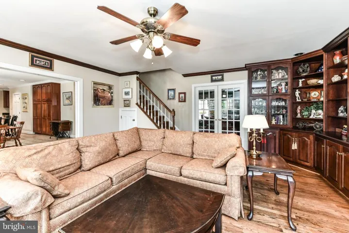 9425 Lakeside Dr, Vienna, Virginia 22182