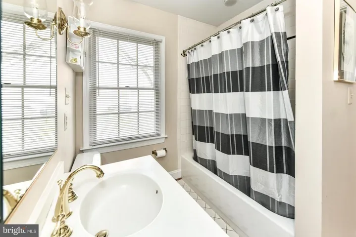 9425 Lakeside Dr, Vienna, Virginia 22182