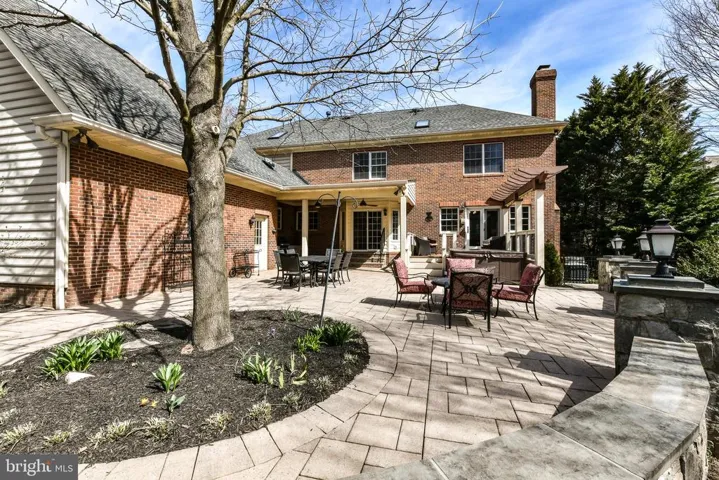 9425 Lakeside Dr, Vienna, Virginia 22182