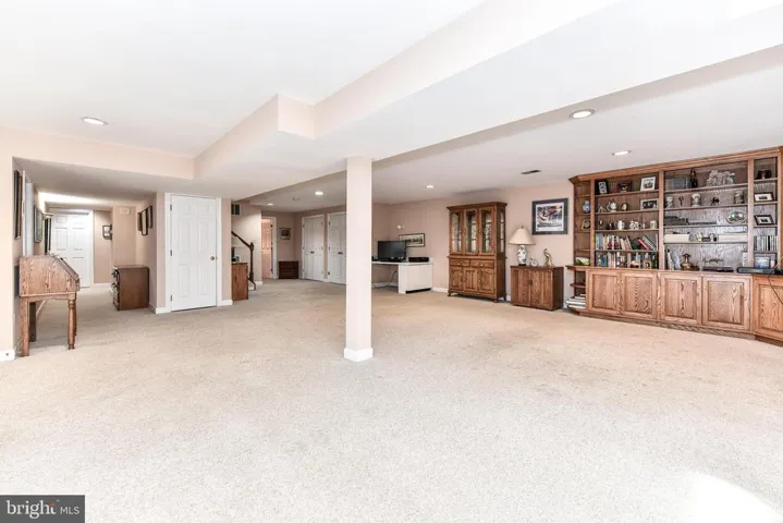 9425 Lakeside Dr, Vienna, Virginia 22182
