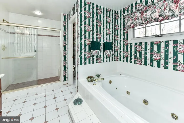9425 Lakeside Dr, Vienna, Virginia 22182