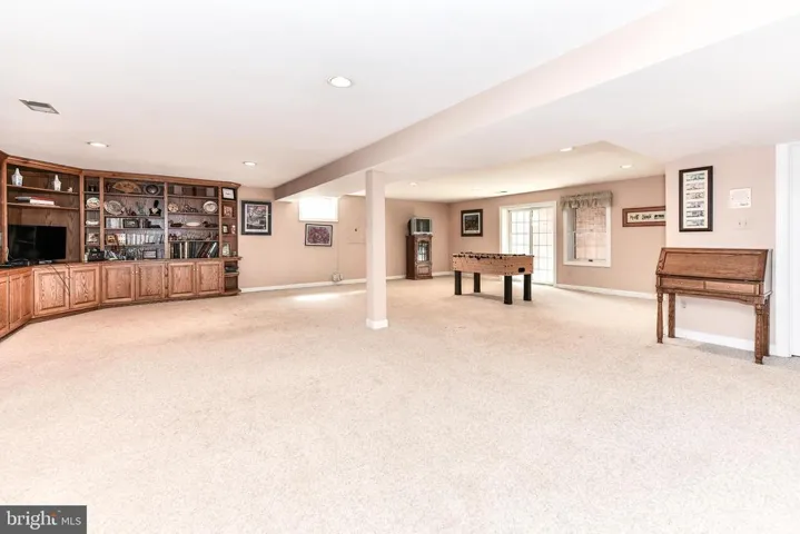 9425 Lakeside Dr, Vienna, Virginia 22182