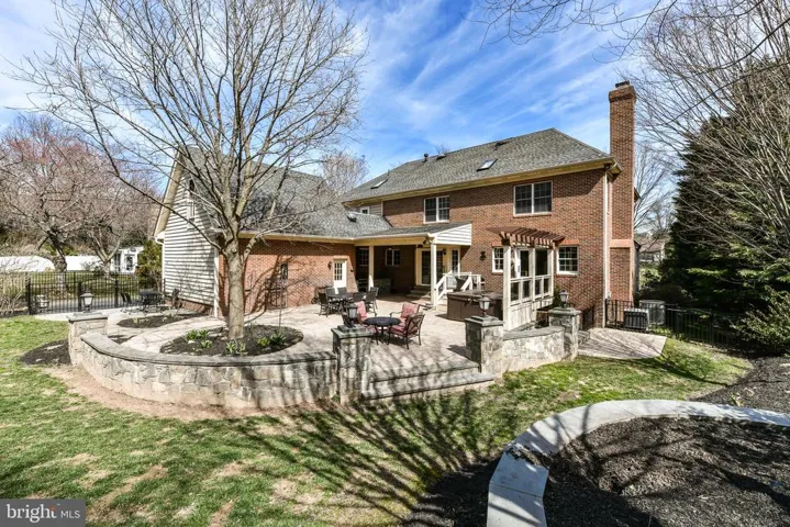 9425 Lakeside Dr, Vienna, Virginia 22182