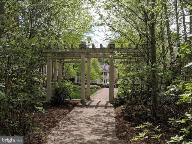 9198 Topaz St, Fairfax, Virginia 22031