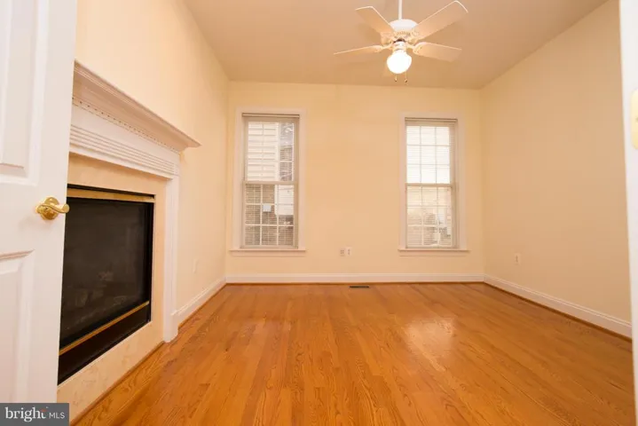 9198 Topaz St, Fairfax, Virginia 22031