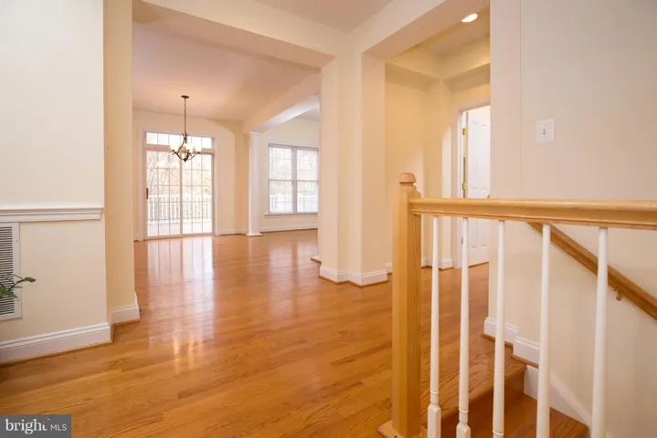 9198 Topaz St, Fairfax, Virginia 22031