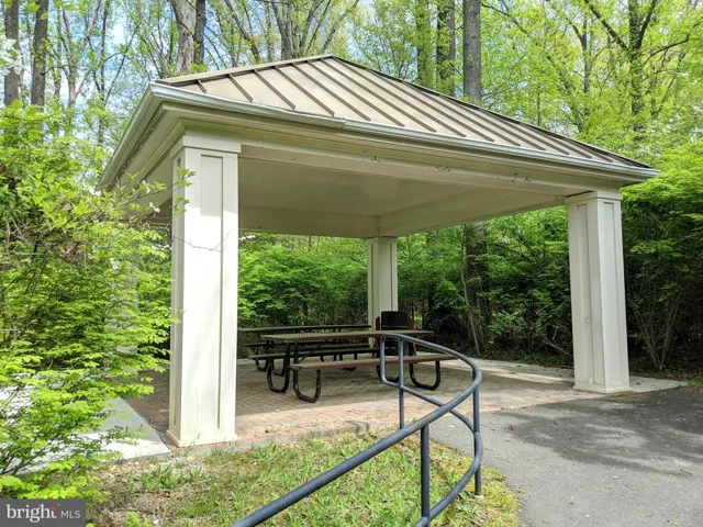 9198 Topaz St, Fairfax, Virginia 22031