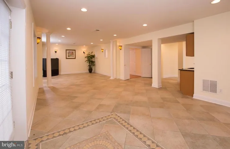 9198 Topaz St, Fairfax, Virginia 22031