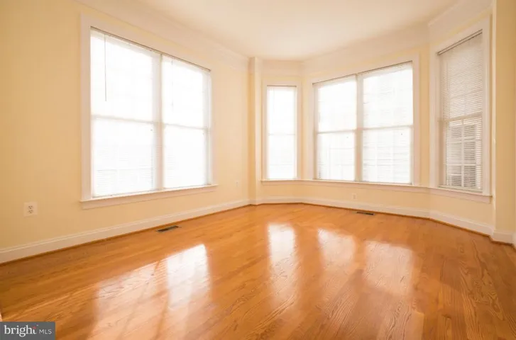 9198 Topaz St, Fairfax, Virginia 22031