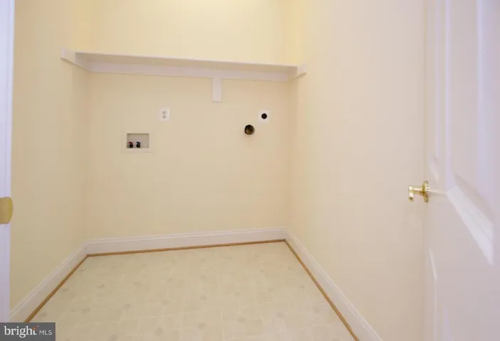9198 Topaz St, Fairfax, Virginia 22031