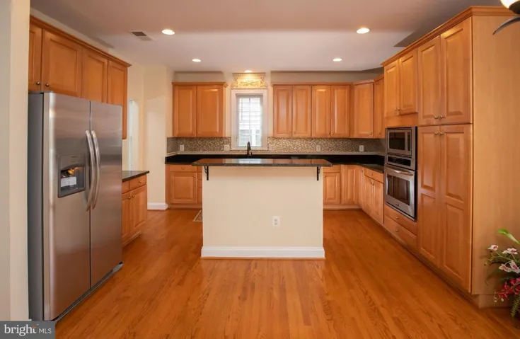 9198 Topaz St, Fairfax, Virginia 22031