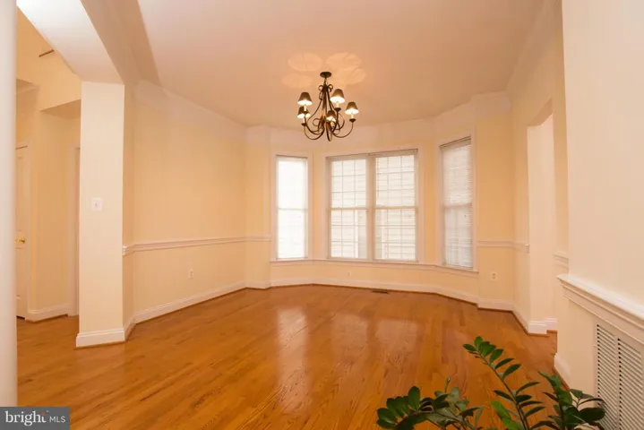 9198 Topaz St, Fairfax, Virginia 22031