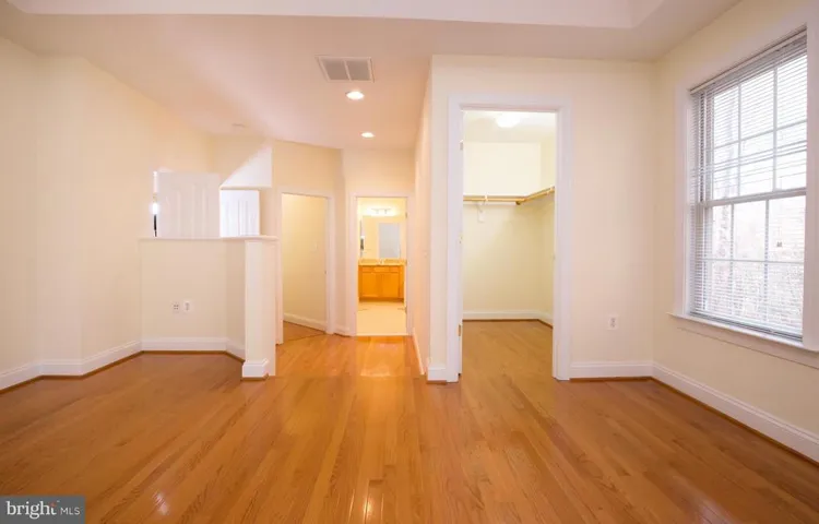 9198 Topaz St, Fairfax, Virginia 22031