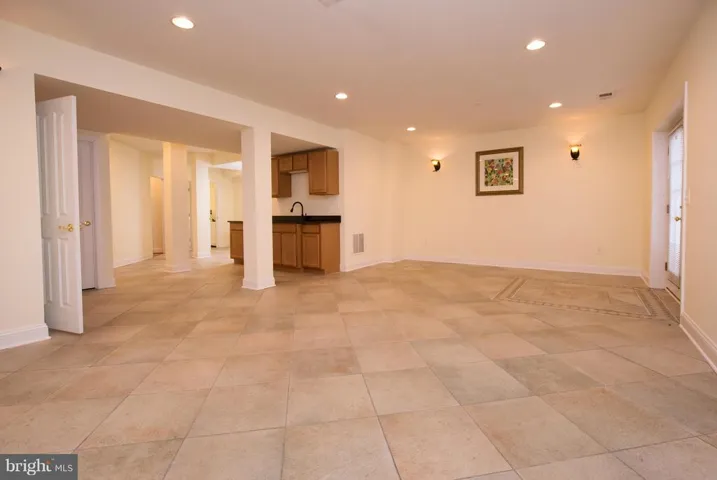 9198 Topaz St, Fairfax, Virginia 22031