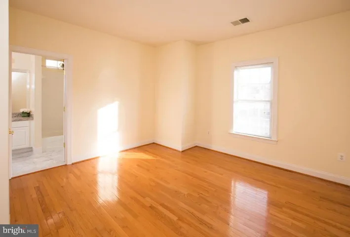 9198 Topaz St, Fairfax, Virginia 22031
