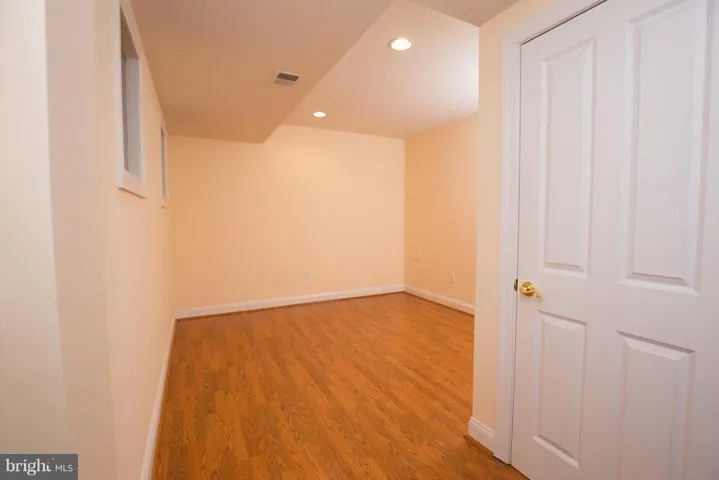 9198 Topaz St, Fairfax, Virginia 22031