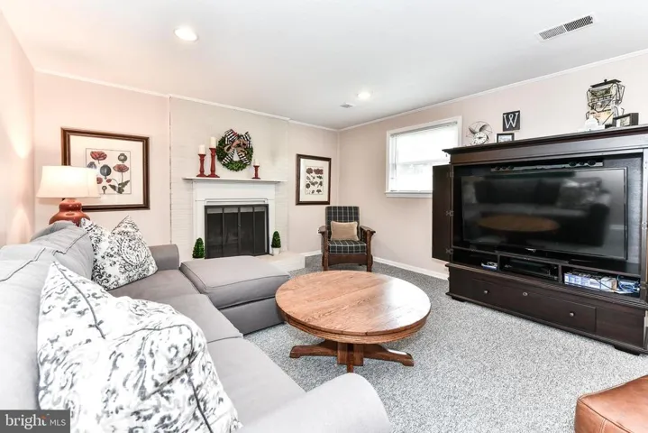 2412 Parkers Ln, Alexandria, Virginia 22306