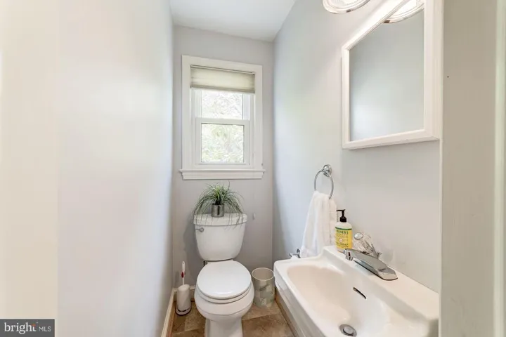 2427 N Roosevelt St, Arlington, Virginia 22207
