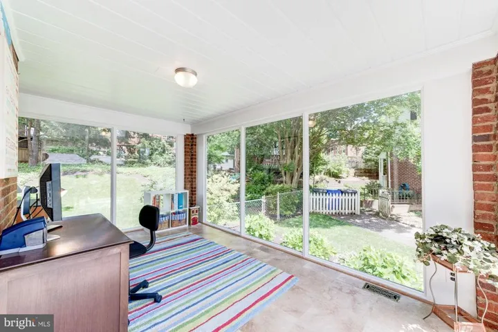 2427 N Roosevelt St, Arlington, Virginia 22207