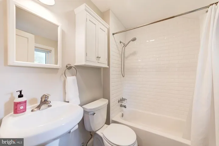 2427 N Roosevelt St, Arlington, Virginia 22207