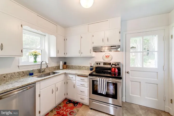 2427 N Roosevelt St, Arlington, Virginia 22207
