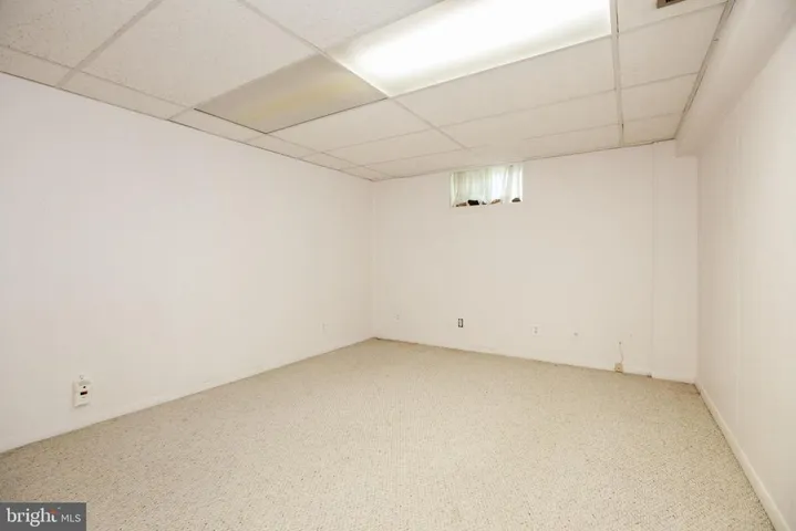 2233 N Underwood St, Falls Church, Virginia 22043
