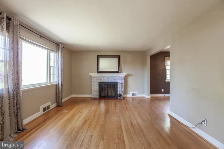 2233 N Underwood St, Falls Church, Virginia 22043