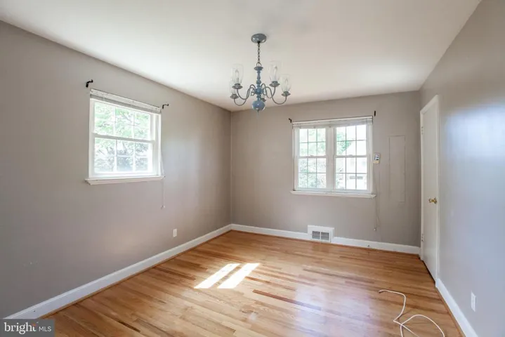 2233 N Underwood St, Falls Church, Virginia 22043