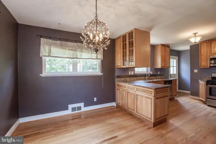 2233 N Underwood St, Falls Church, Virginia 22043