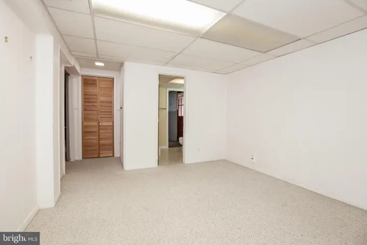 2233 N Underwood St, Falls Church, Virginia 22043