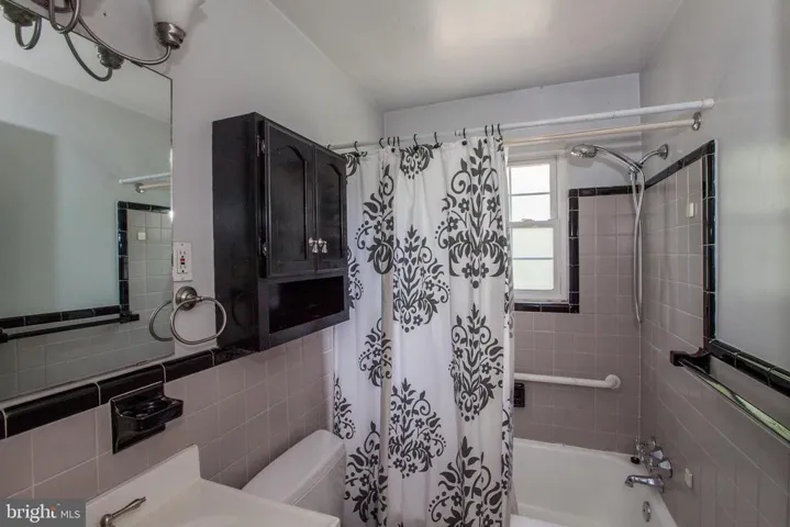 2233 N Underwood St, Falls Church, Virginia 22043