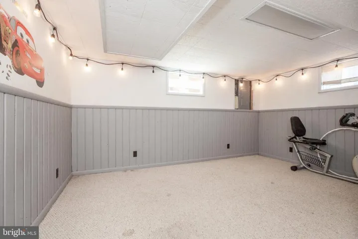 2233 N Underwood St, Falls Church, Virginia 22043
