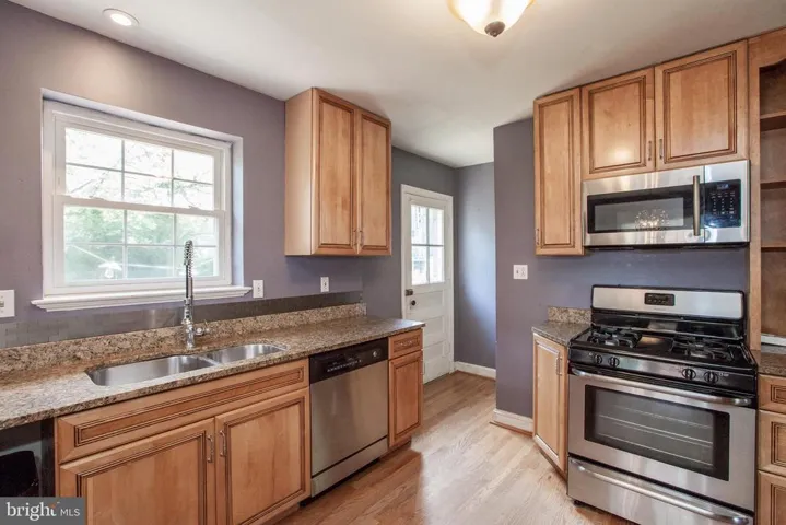 2233 N Underwood St, Falls Church, Virginia 22043