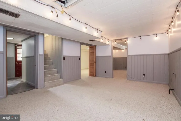 2233 N Underwood St, Falls Church, Virginia 22043