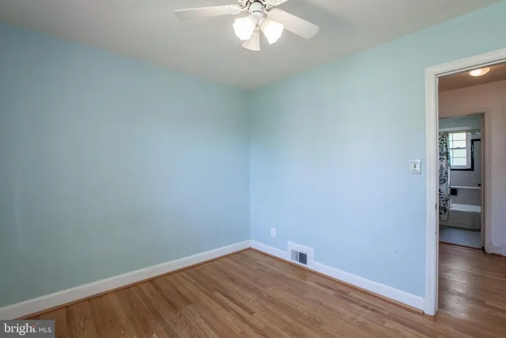 2233 N Underwood St, Falls Church, Virginia 22043