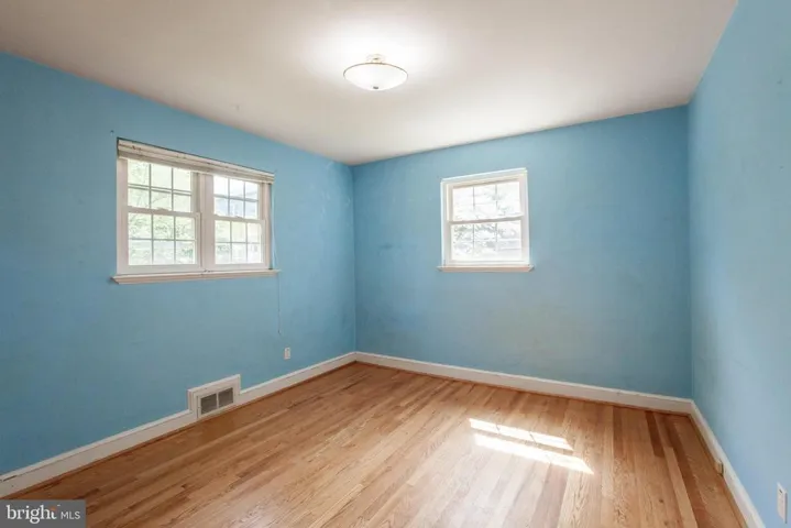 2233 N Underwood St, Falls Church, Virginia 22043