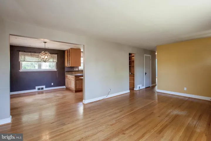 2233 N Underwood St, Falls Church, Virginia 22043