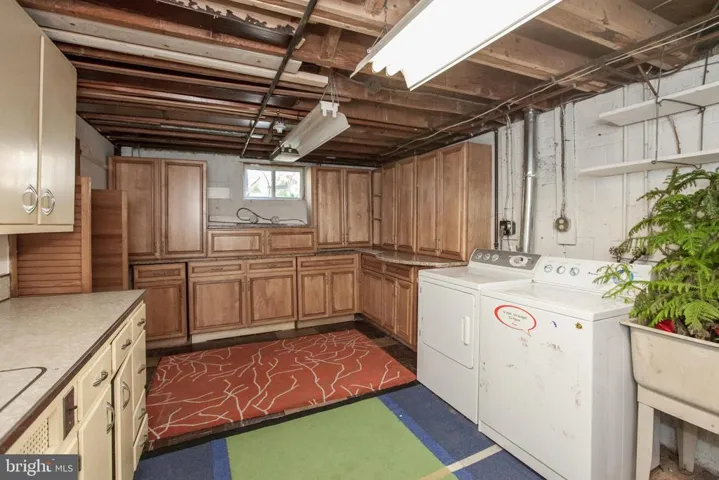 2233 N Underwood St, Falls Church, Virginia 22043