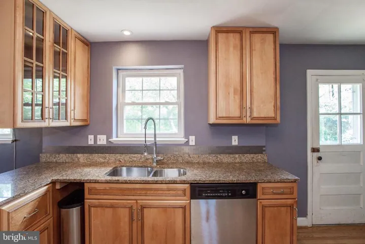 2233 N Underwood St, Falls Church, Virginia 22043