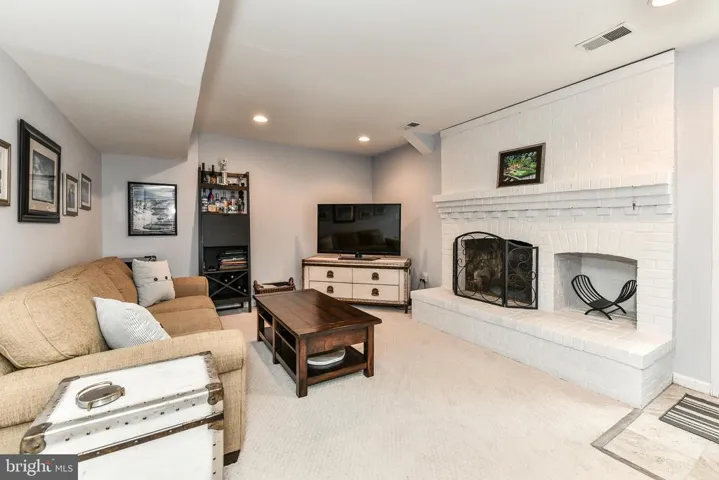 7741 Trevino Ln, Falls Church, Virginia 22043