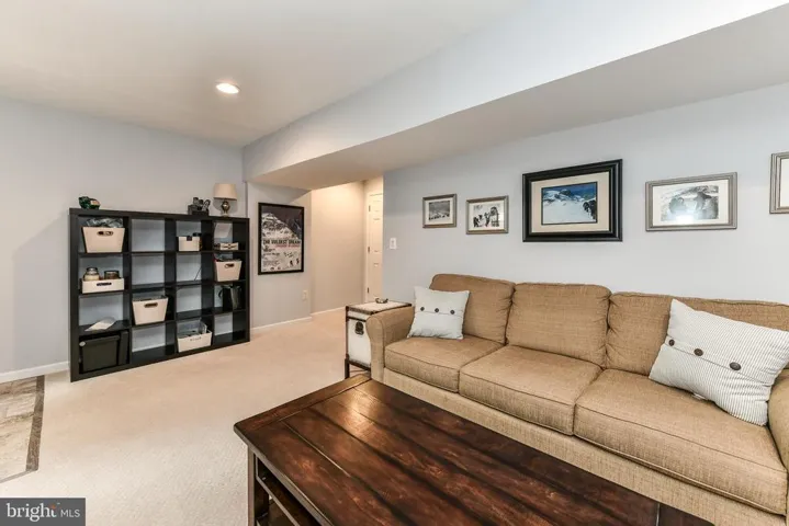 7741 Trevino Ln, Falls Church, Virginia 22043