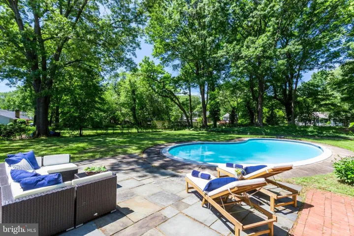8512 Wagon Wheel Rd, Alexandria, Virginia 22309