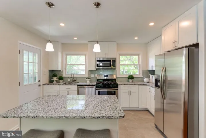 8512 Wagon Wheel Rd, Alexandria, Virginia 22309