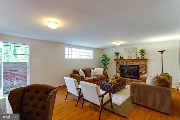 8512 Wagon Wheel Rd, Alexandria, Virginia 22309