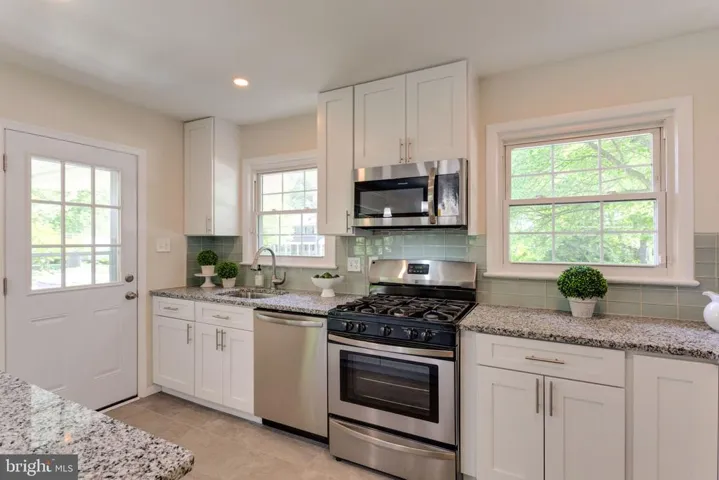 8512 Wagon Wheel Rd, Alexandria, Virginia 22309