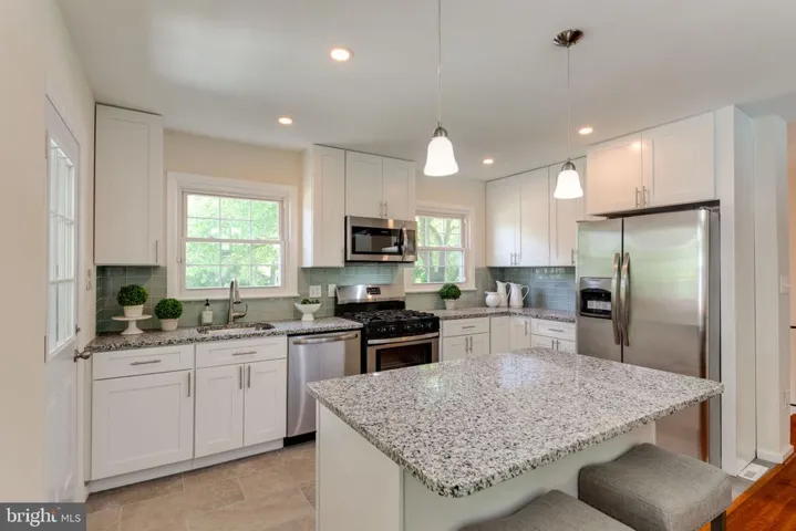 8512 Wagon Wheel Rd, Alexandria, Virginia 22309
