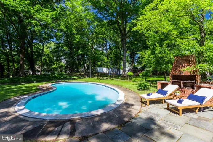 8512 Wagon Wheel Rd, Alexandria, Virginia 22309