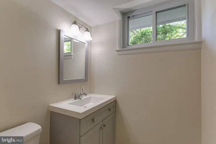 8512 Wagon Wheel Rd, Alexandria, Virginia 22309