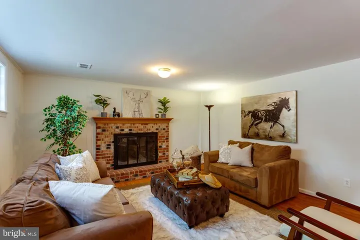 8512 Wagon Wheel Rd, Alexandria, Virginia 22309