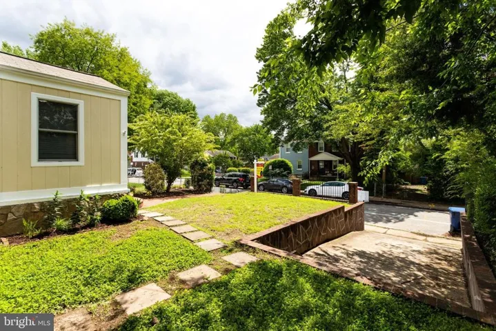 2702 Albemarle Dr, Alexandria, Virginia 22303